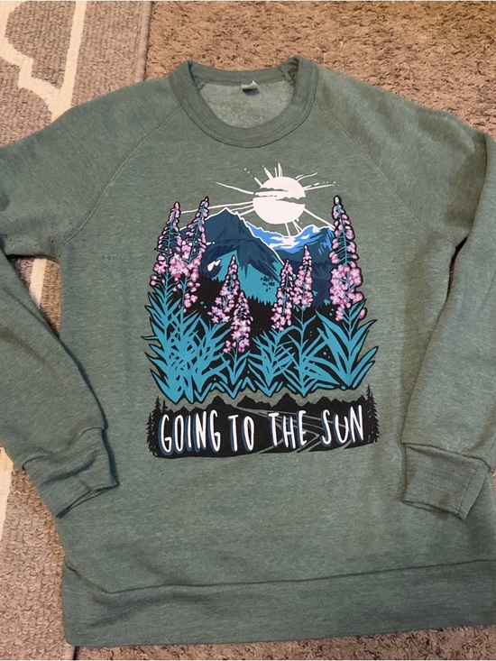 Rachel Pohl Tops - Rachel Pohl “Going to the Sun” Sweatshirt
